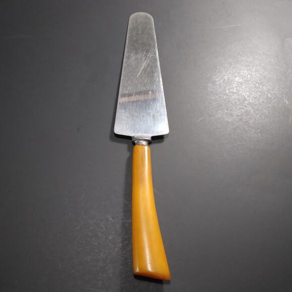 Vintage MCM Golden Yellow Butterscotch Bakelite? Handle Serrated Cake Knife - Picture 2 of 9